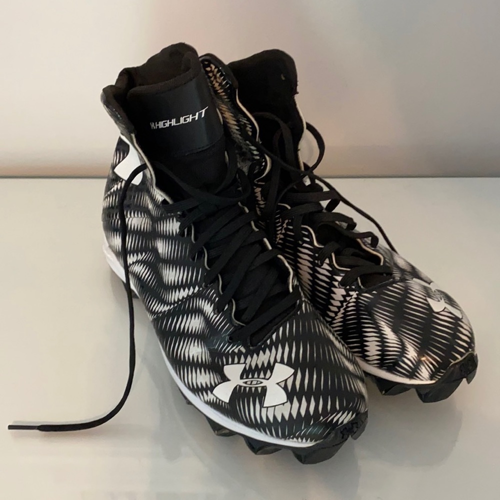 Under Armour highlight men’s size 9.5 cleats